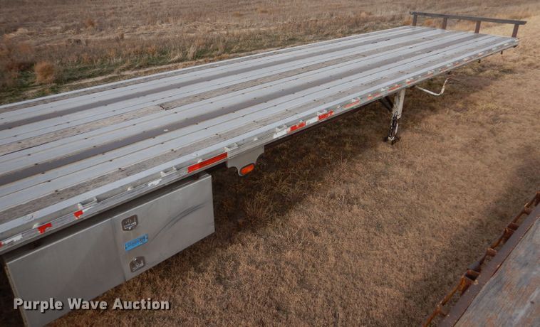 image for item DJ7562 1995 Fruehauf  flatbed trailer