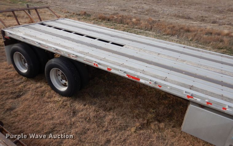 image for item DJ7562 1995 Fruehauf  flatbed trailer