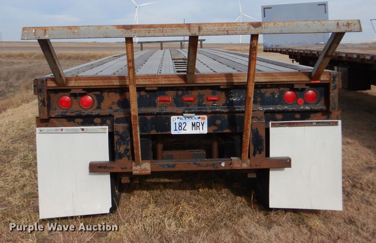 image for item DJ7562 1995 Fruehauf  flatbed trailer