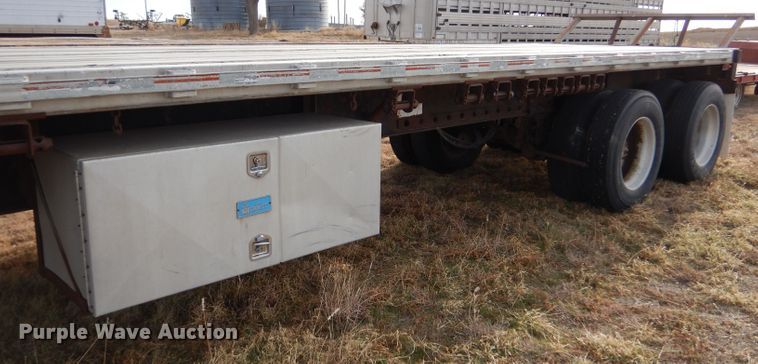 image for item DJ7562 1995 Fruehauf  flatbed trailer