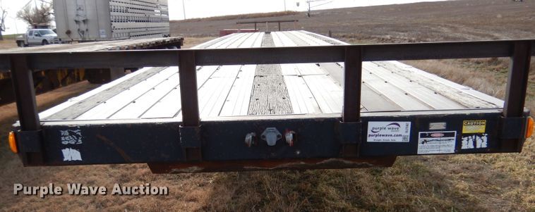 image for item DJ7562 1995 Fruehauf  flatbed trailer