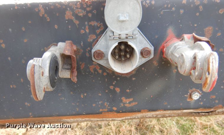 image for item DJ7562 1995 Fruehauf  flatbed trailer