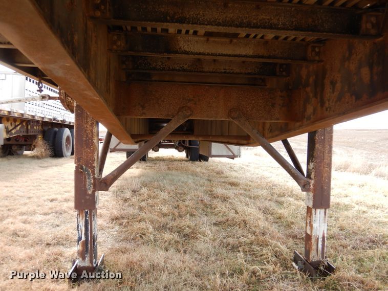 image for item DJ7562 1995 Fruehauf  flatbed trailer