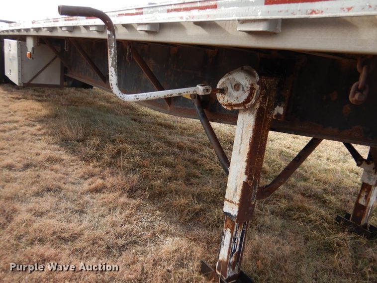 image for item DJ7562 1995 Fruehauf  flatbed trailer
