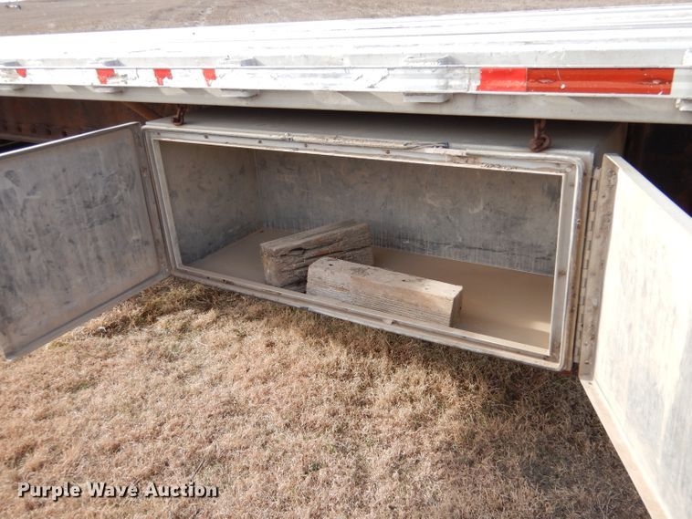 image for item DJ7562 1995 Fruehauf  flatbed trailer