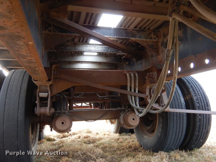 image for item DJ7562 1995 Fruehauf  flatbed trailer