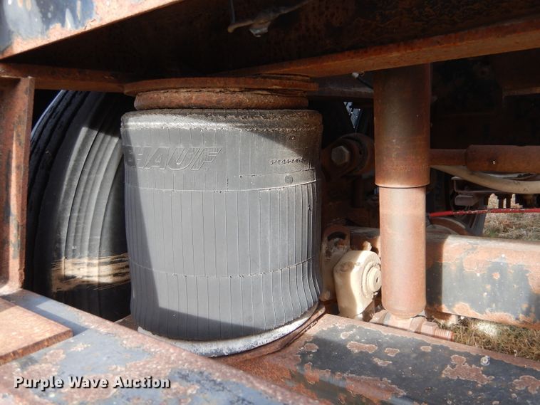 image for item DJ7562 1995 Fruehauf  flatbed trailer