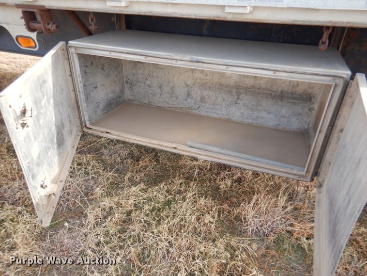 image for item DJ7562 1995 Fruehauf  flatbed trailer