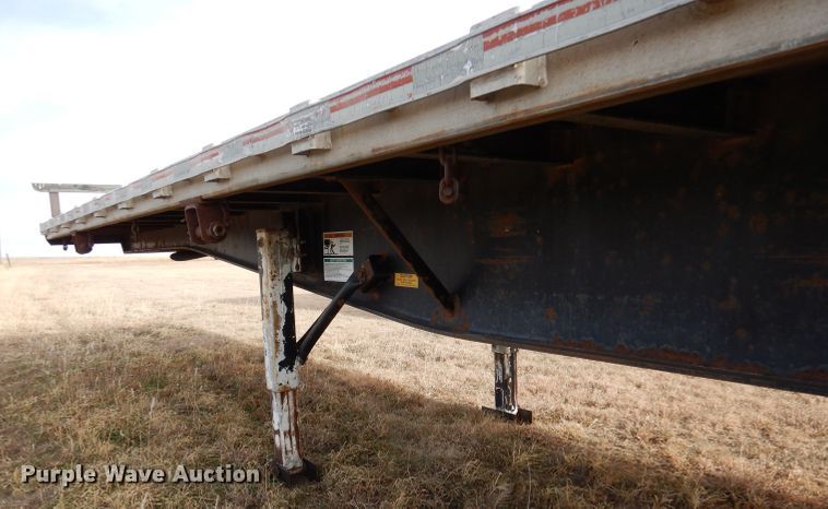 image for item DJ7562 1995 Fruehauf  flatbed trailer