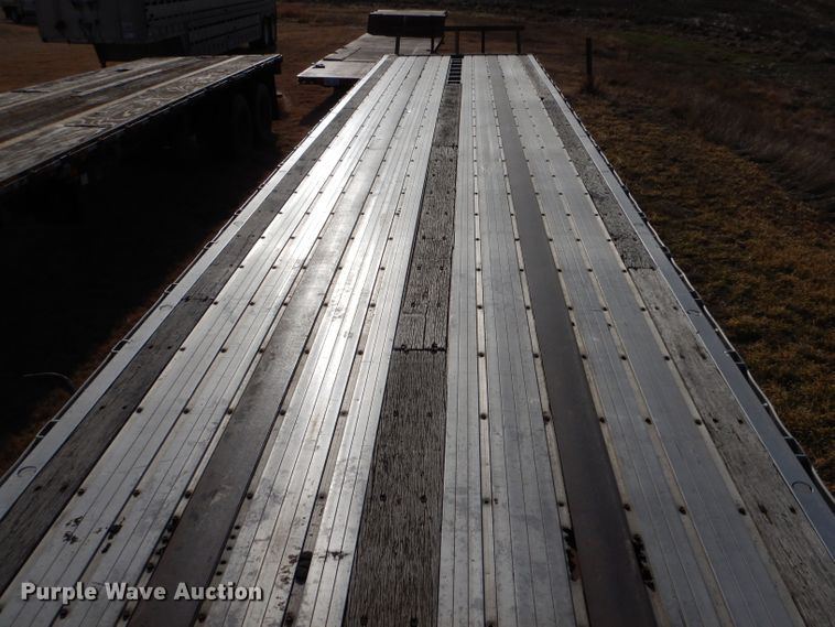 image for item DJ7562 1995 Fruehauf  flatbed trailer