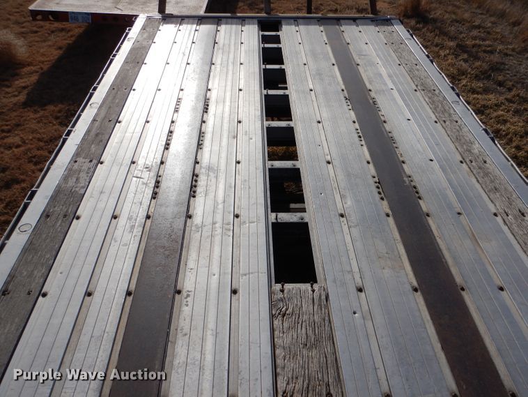 image for item DJ7562 1995 Fruehauf  flatbed trailer