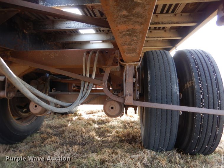 image for item DJ7562 1995 Fruehauf  flatbed trailer