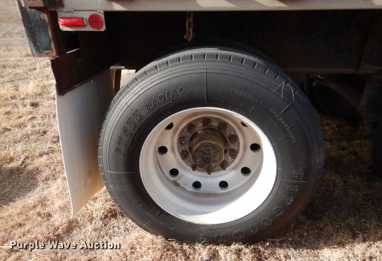 image for item DJ7562 1995 Fruehauf  flatbed trailer