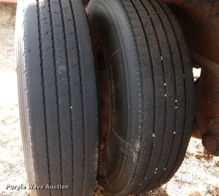 image for item DJ7562 1995 Fruehauf  flatbed trailer