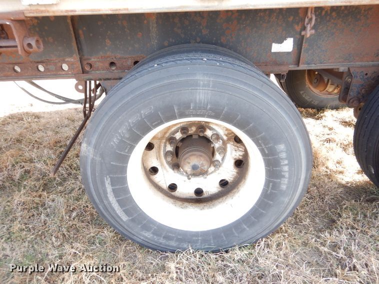 image for item DJ7562 1995 Fruehauf  flatbed trailer