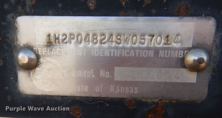 image for item DJ7562 1995 Fruehauf  flatbed trailer