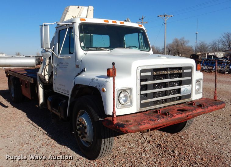 image for item DK7250 1986 International S1900  crane truck