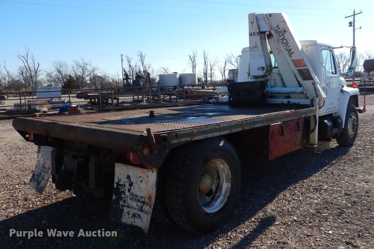 image for item DK7250 1986 International S1900  crane truck