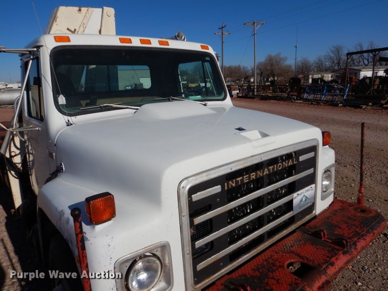 image for item DK7250 1986 International S1900  crane truck