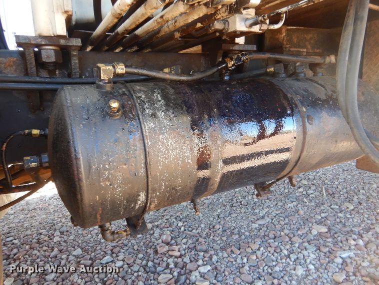 image for item DK7250 1986 International S1900  crane truck