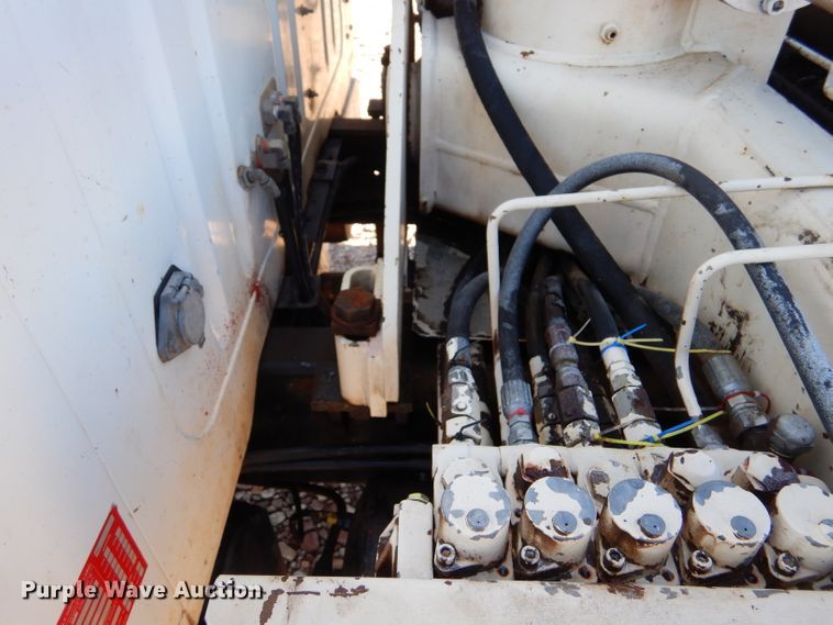 image for item DK7250 1986 International S1900  crane truck