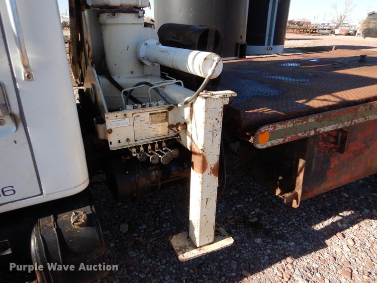 image for item DK7250 1986 International S1900  crane truck