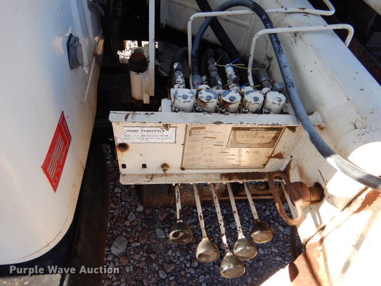 image for item DK7250 1986 International S1900  crane truck