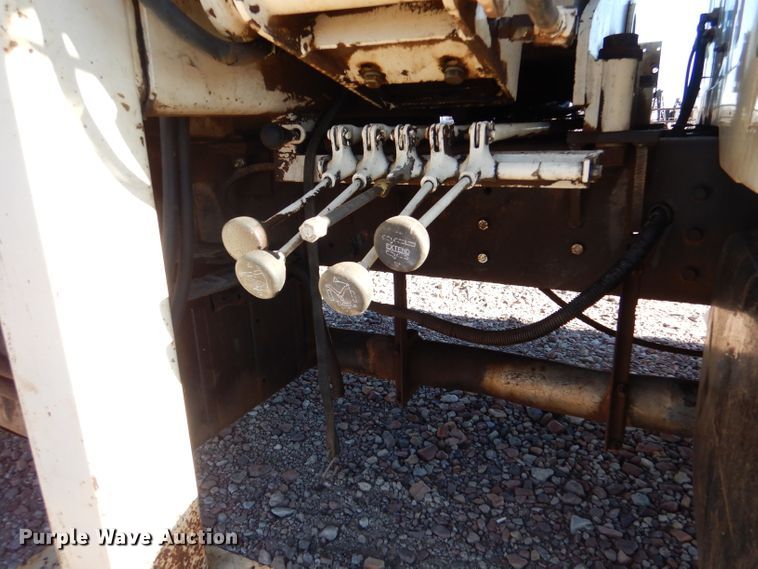 image for item DK7250 1986 International S1900  crane truck