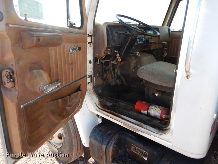 image for item DK7250 1986 International S1900  crane truck