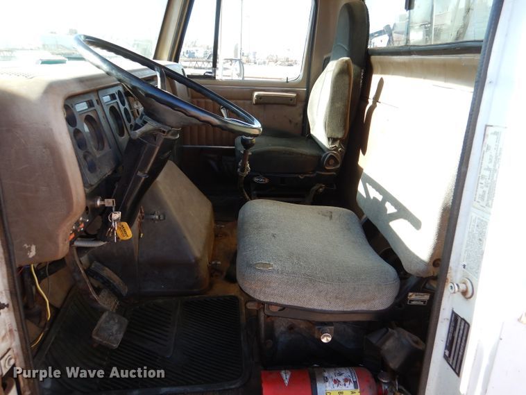 image for item DK7250 1986 International S1900  crane truck