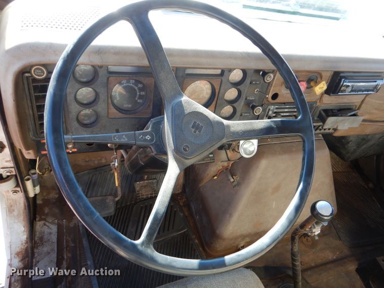 image for item DK7250 1986 International S1900  crane truck