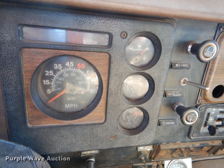 image for item DK7250 1986 International S1900  crane truck