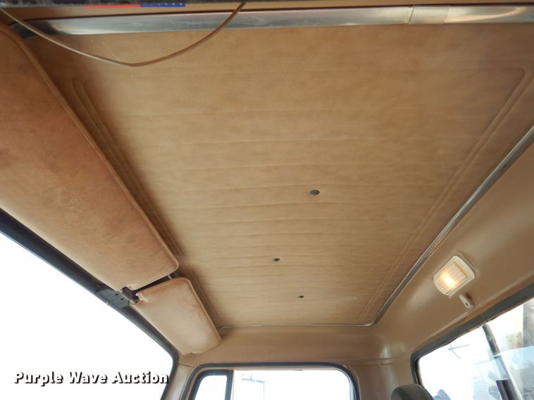 image for item DK7250 1986 International S1900  crane truck