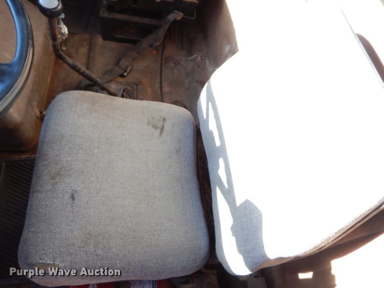 image for item DK7250 1986 International S1900  crane truck