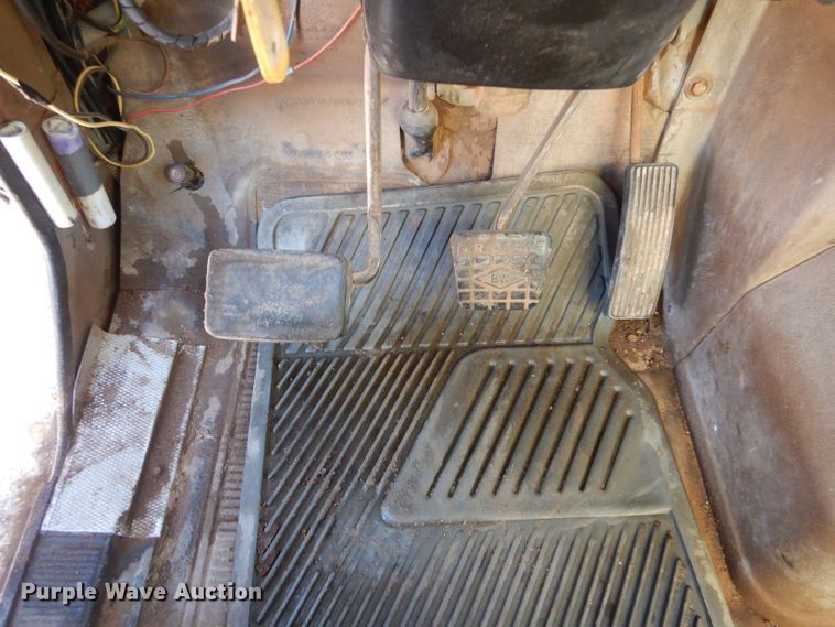 image for item DK7250 1986 International S1900  crane truck