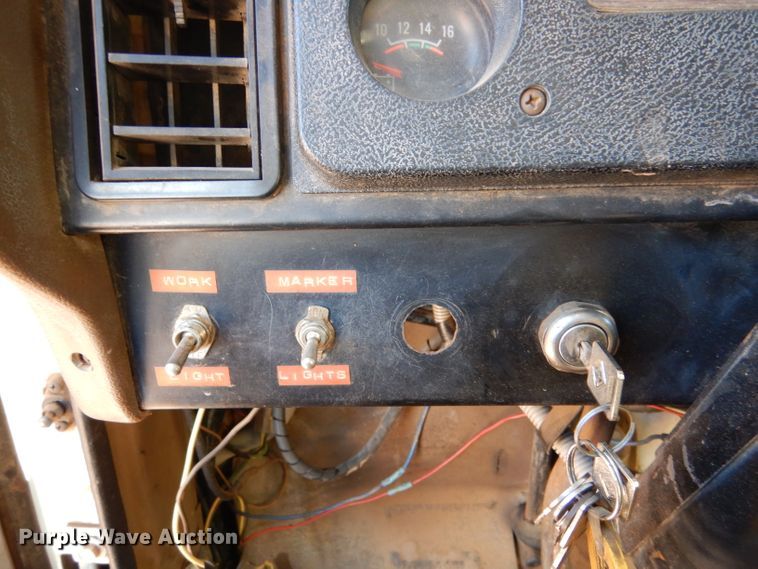 image for item DK7250 1986 International S1900  crane truck