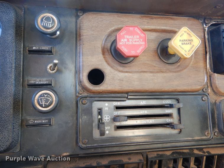 image for item DK7250 1986 International S1900  crane truck