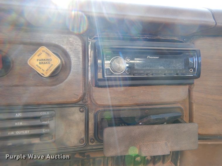 image for item DK7250 1986 International S1900  crane truck