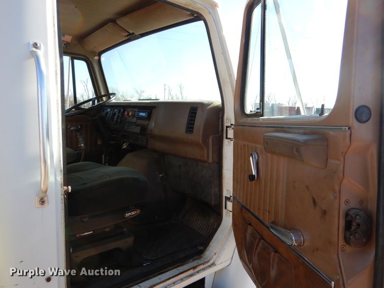 image for item DK7250 1986 International S1900  crane truck