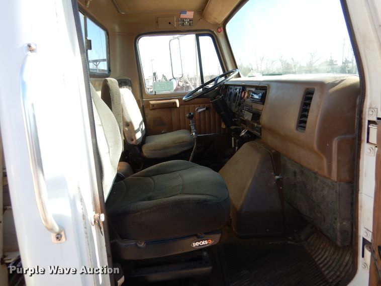 image for item DK7250 1986 International S1900  crane truck