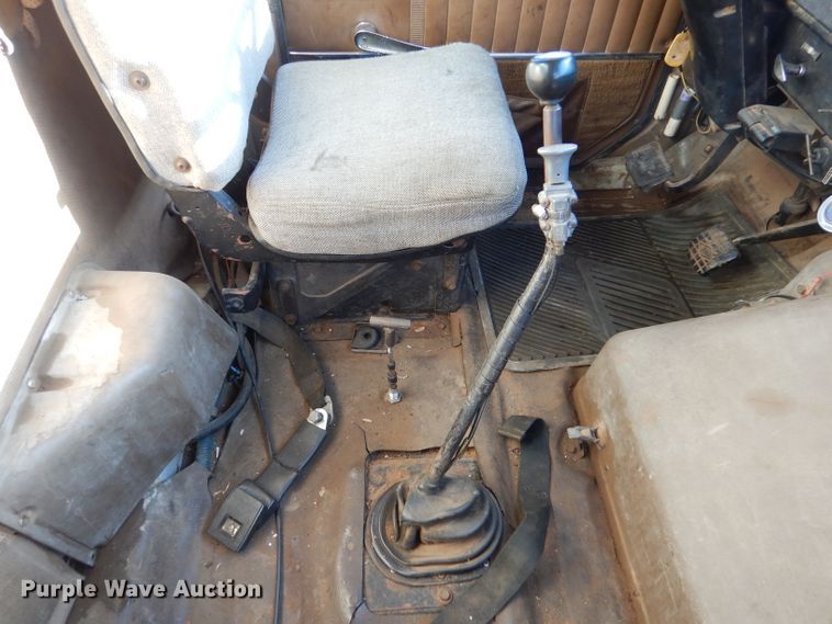 image for item DK7250 1986 International S1900  crane truck