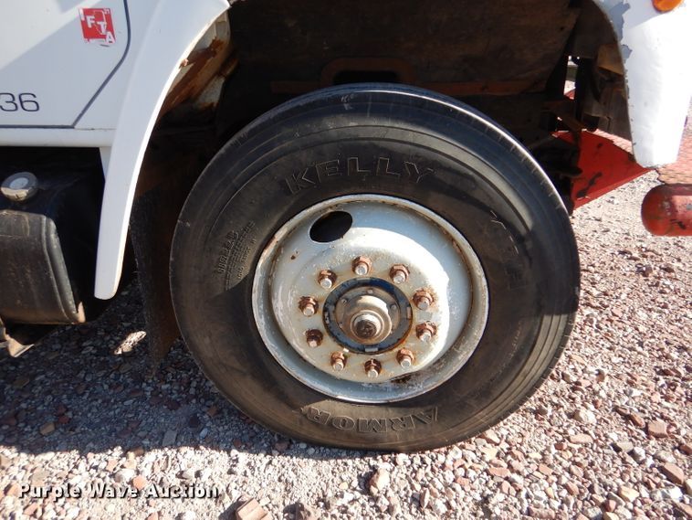 image for item DK7250 1986 International S1900  crane truck