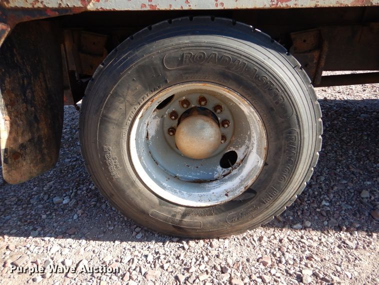 image for item DK7250 1986 International S1900  crane truck