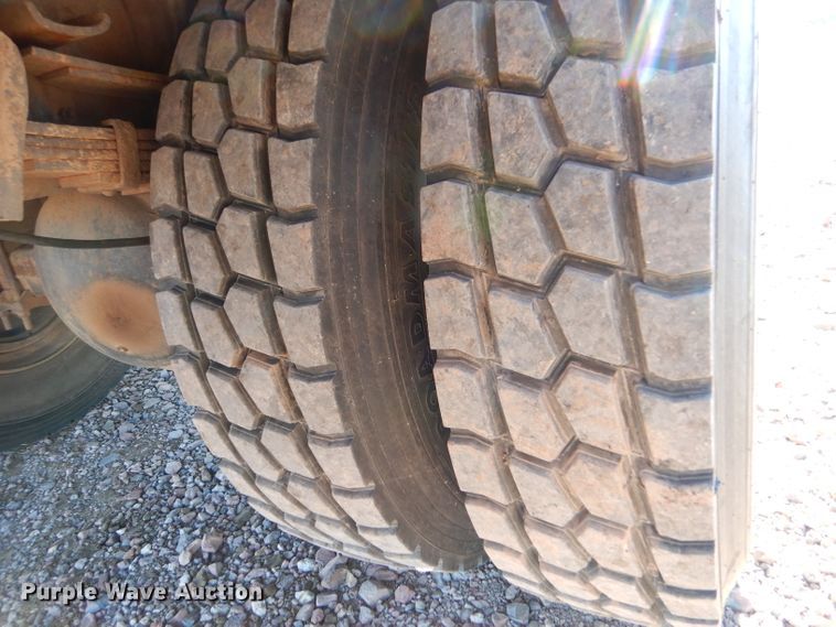 image for item DK7250 1986 International S1900  crane truck