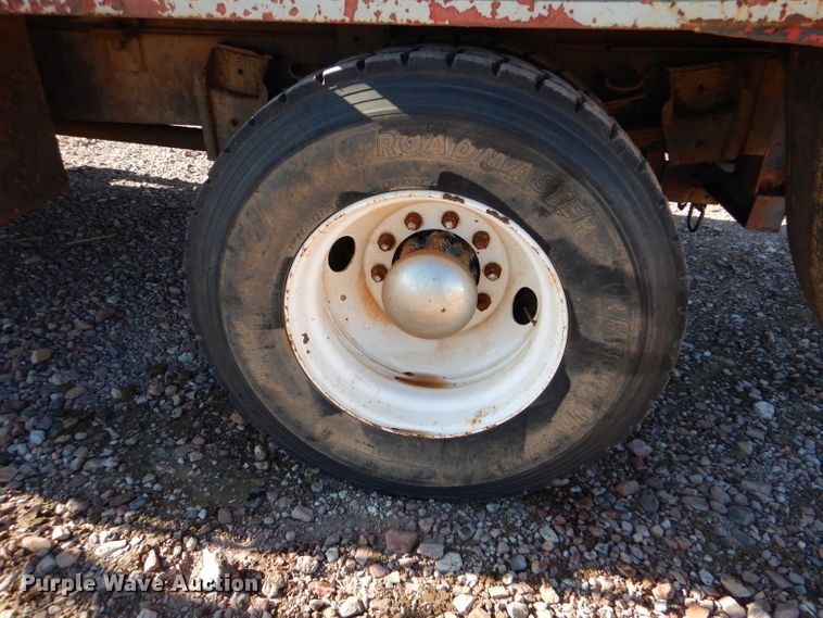 image for item DK7250 1986 International S1900  crane truck