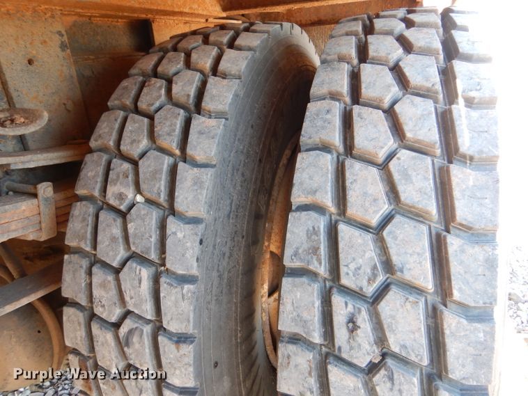 image for item DK7250 1986 International S1900  crane truck