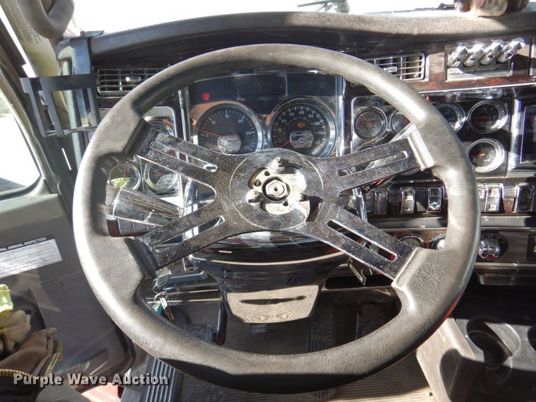 image for item DK8707 2014 Kenworth T660  semi truck