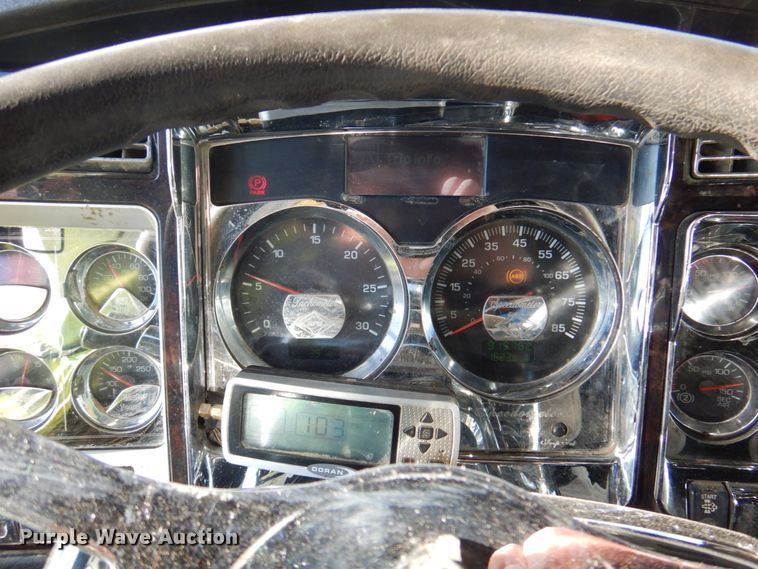 image for item DK8707 2014 Kenworth T660  semi truck