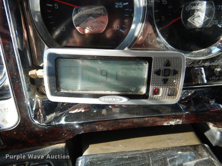 image for item DK8707 2014 Kenworth T660  semi truck