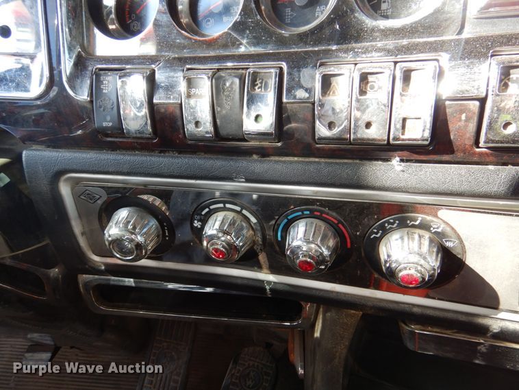 image for item DK8707 2014 Kenworth T660  semi truck